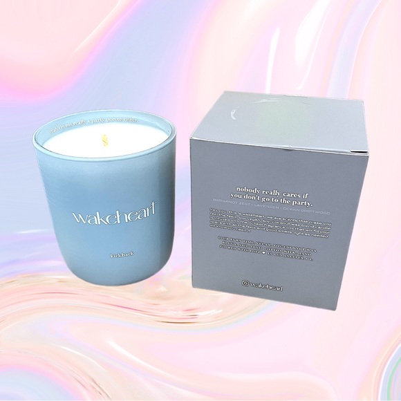 Wakeheart Kickback Scented Candle Lavender Ocean Driftwood Fresh Linen 8 Oz - Picture 11 of 11